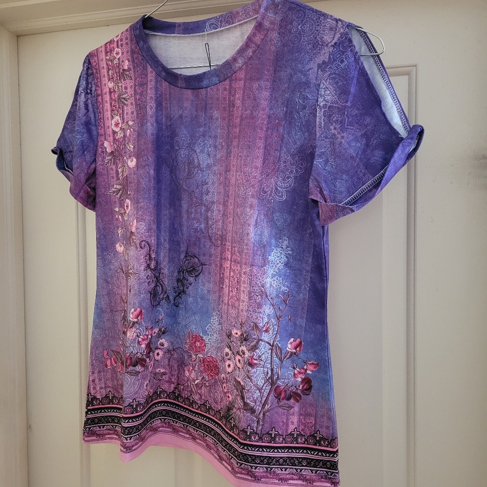 NWT Woman's Casual Lightweight Purple & Pink Graphic Pullover Top Size Medium